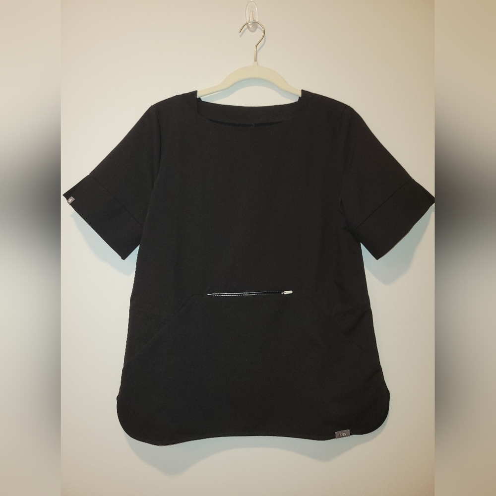 Used women's Figs scrub top